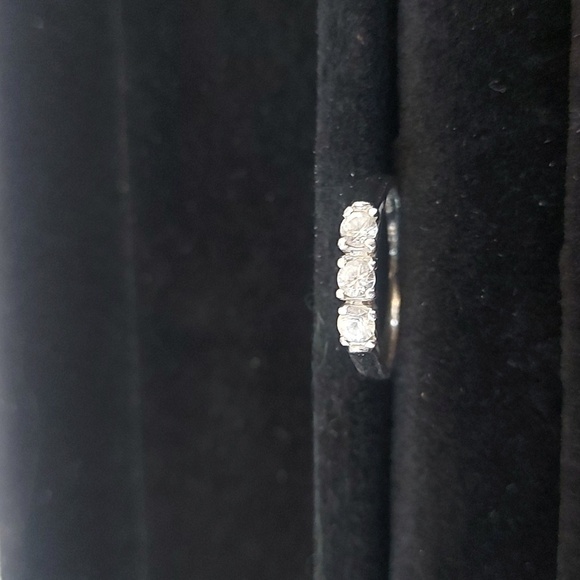 Vintage Avon sterling ring - Picture 2 of 4